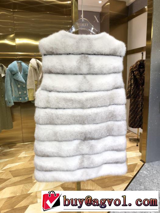 ダウンジャケット　絶対おさえるべきカラーと最新　フェンディ今年の流行りファション　 FENDI　最新秋冬トレンドをチェック！2019-20秋冬　