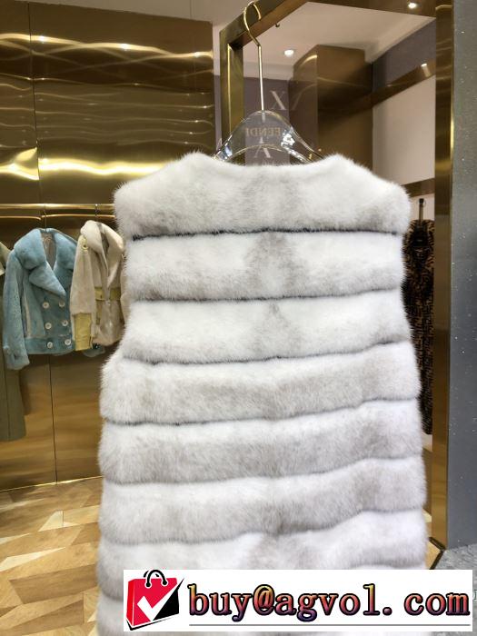 ダウンジャケット　絶対おさえるべきカラーと最新　フェンディ今年の流行りファション　 FENDI　最新秋冬トレンドをチェック！2019-20秋冬　