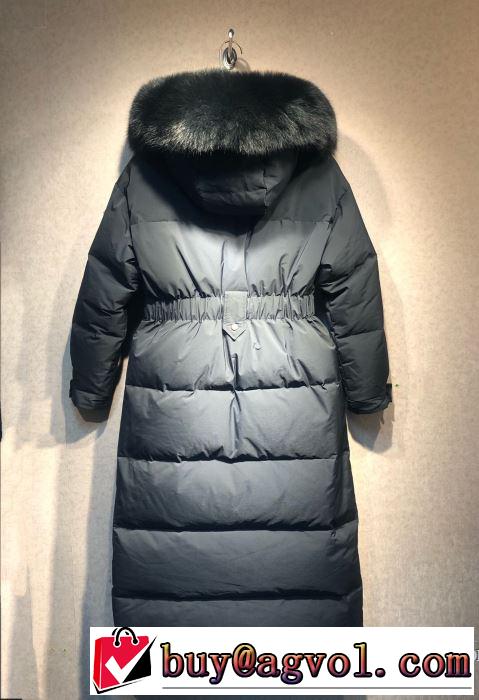 2019-20秋冬トレンドファッション　プラダ PRADA最新秋冬トレンドをチェック　 プレミアムダウンコート　秋冬流行りファション