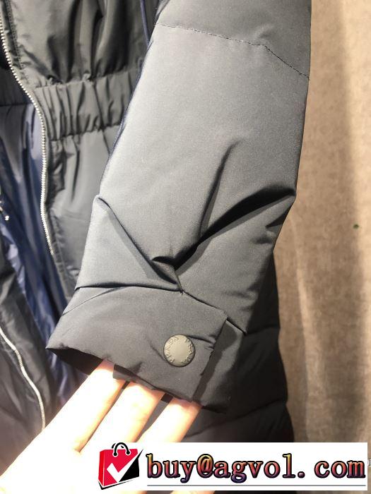 2019-20秋冬トレンドファッション　プラダ PRADA最新秋冬トレンドをチェック　 プレミアムダウンコート　秋冬流行りファション