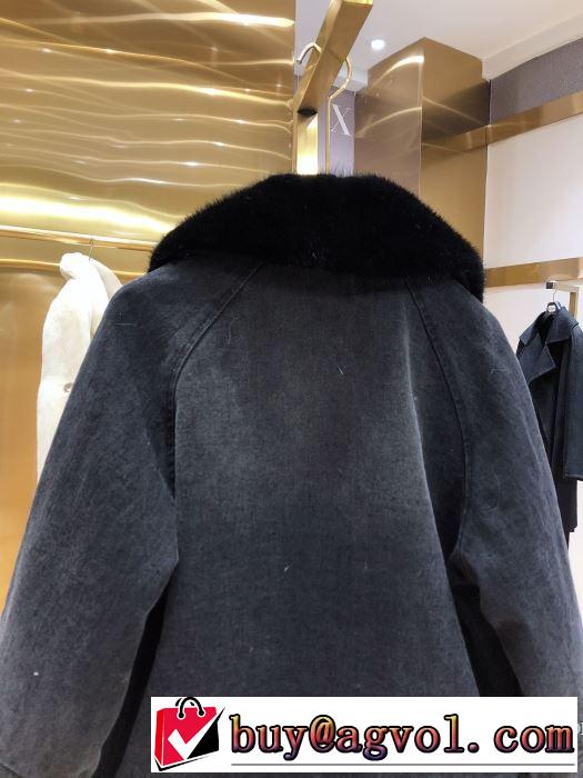 プラダヒットする秋冬コレクション　 PRADA 今年注目すべき秋冬ファッション　ブルゾン　2019トレンドアイテム激安