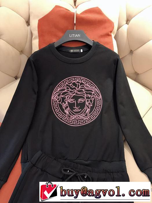 優しいのに存在感　上下セット　【最新】2019年秋冬のトレンド速報　ヴェルサーチVERSACE　ファッショントレンドを早速チェック