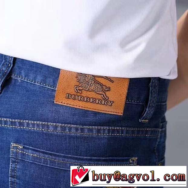 【2019年】夏のファッショ 春夏シンプルファッションでOK！バーバリー BURBERRY ブランド ジーンズ