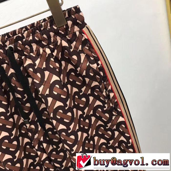 派手にはなりすぎず バーバリー BURBERRY  大人カジュアル夏ファッション2019 ジーパン パンツ