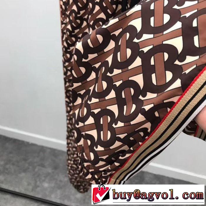 派手にはなりすぎず バーバリー BURBERRY  大人カジュアル夏ファッション2019 ジーパン パンツ