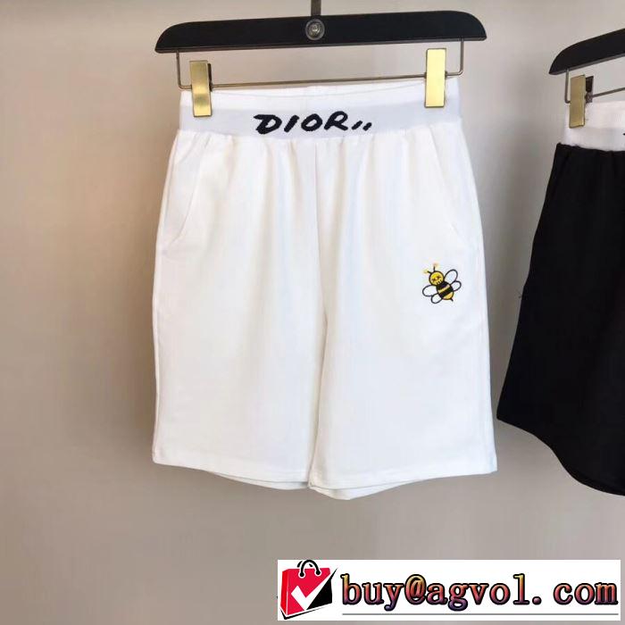 知的な夏のスタイル ディオール DIOR 海外セレブは大人気 チノパン大人カジュアル夏ファッション2019