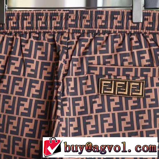 ブラッシュアップして華やかに フェンディ2019年春夏流行ファッション FENDI スエットパンツ 品のよさを感じさ