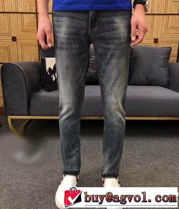 デニムパンツ 大人のカジュアルスタイル モンクレール MONCLER 2019SSのトレンド商品
