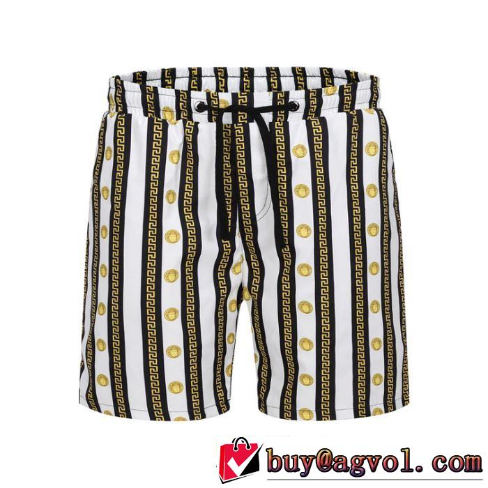 デニムパンツ 暑い今こそ活躍させたい！ 2019春夏のトレンド新商品 ヴェルサーチVERSACE