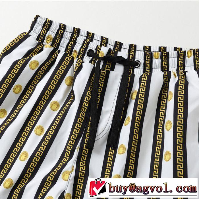 デニムパンツ 暑い今こそ活躍させたい！ 2019春夏のトレンド新商品 ヴェルサーチVERSACE