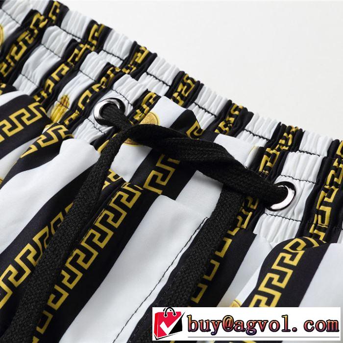 デニムパンツ 暑い今こそ活躍させたい！ 2019春夏のトレンド新商品 ヴェルサーチVERSACE