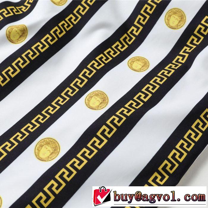 デニムパンツ 暑い今こそ活躍させたい！ 2019春夏のトレンド新商品 ヴェルサーチVERSACE