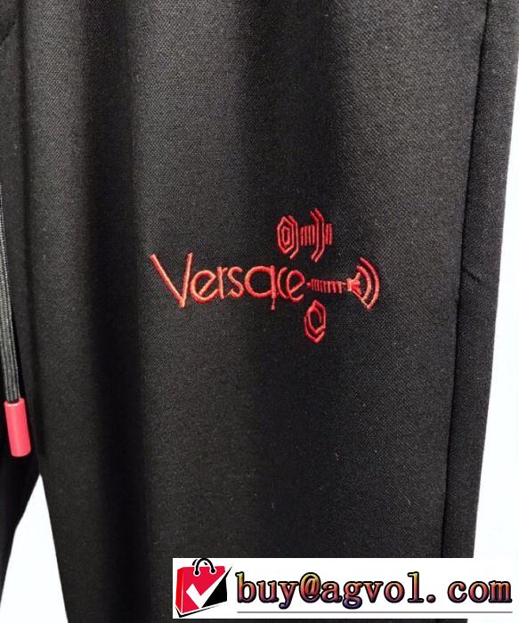 デニムパンツまずは定番！人気アイテム 2019春夏の大注目トレンド ヴェルサーチVERSACE