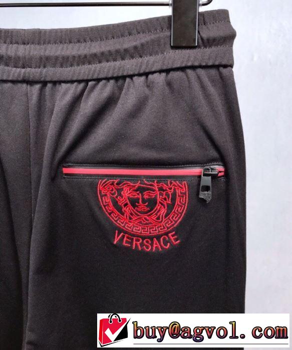 デニムパンツまずは定番！人気アイテム 2019春夏の大注目トレンド ヴェルサーチVERSACE