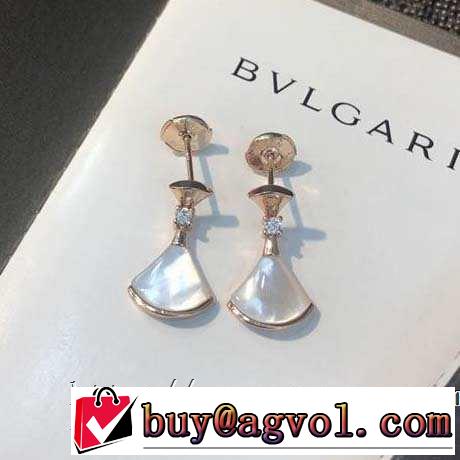 リラックス感のあるゆったり ピアス  ブルガリ BVLGARI リラックス感のある着こなし 2019夏ファション新品