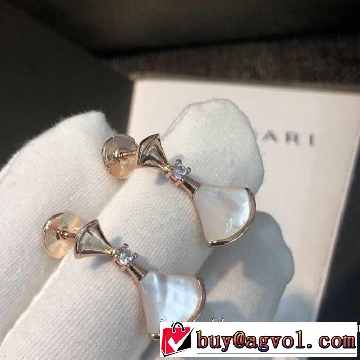 リラックス感のあるゆったり ピアス  ブルガリ BVLGARI リラックス感のある着こなし 2019夏ファション新品