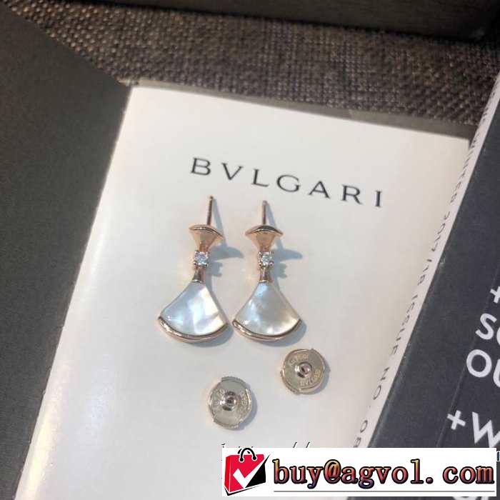 リラックス感のあるゆったり ピアス  ブルガリ BVLGARI リラックス感のある着こなし 2019夏ファション新品