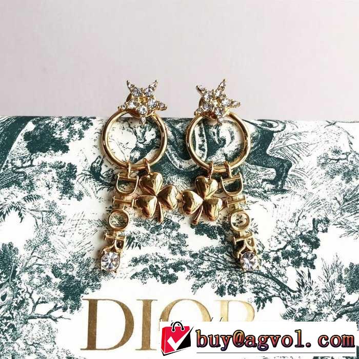 スタイルUPして着こなす ディオール DIOR 夏ファッションをおしゃれに楽しもう  ピアス 2019年春夏のトレンドアイテム