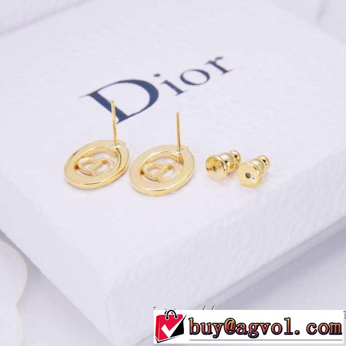 春夏のトレンドアイテム ピアス   爽やかすぎない大人の印象に  ディオール DIOR 2019春夏の大注目トレンド