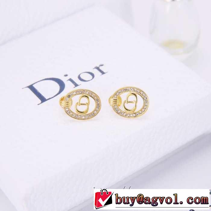 春夏のトレンドアイテム ピアス   爽やかすぎない大人の印象に  ディオール DIOR 2019春夏の大注目トレンド