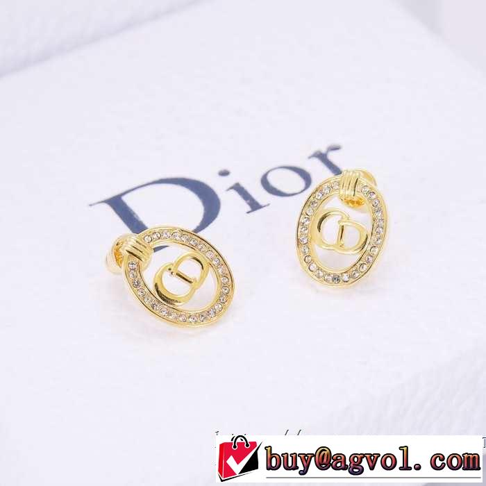 春夏のトレンドアイテム ピアス   爽やかすぎない大人の印象に  ディオール DIOR 2019春夏の大注目トレンド