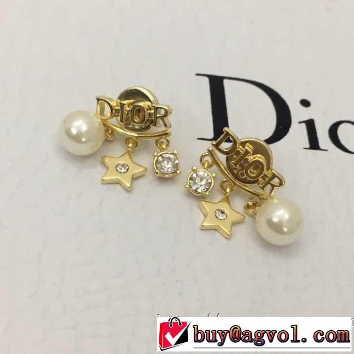 大人カジュアル夏ファッション2019 ディオール甘過ぎず大人な印象に  DIOR 今旬のシルエットバランス ピアス