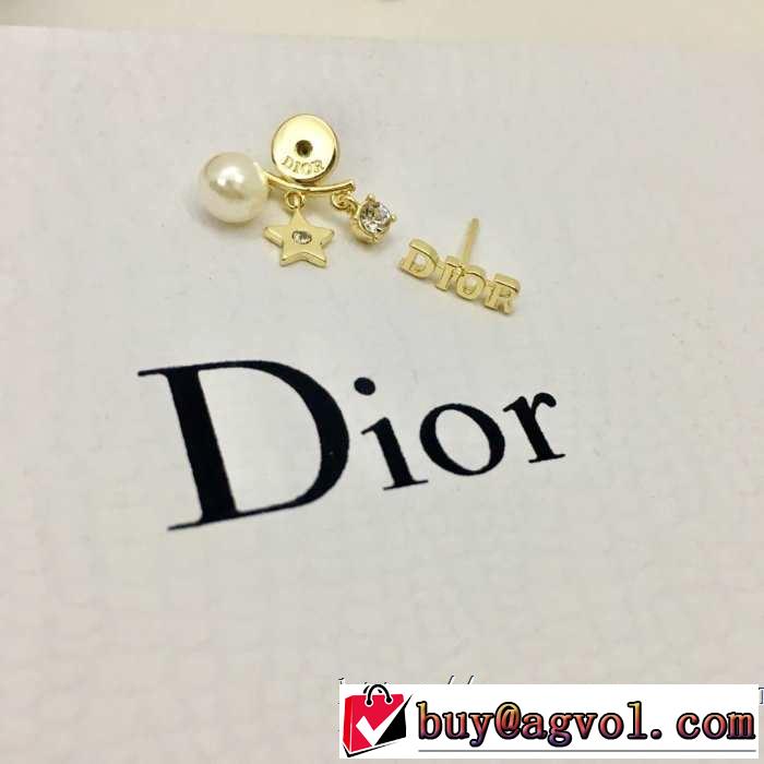 大人カジュアル夏ファッション2019 ディオール甘過ぎず大人な印象に  DIOR 今旬のシルエットバランス ピアス
