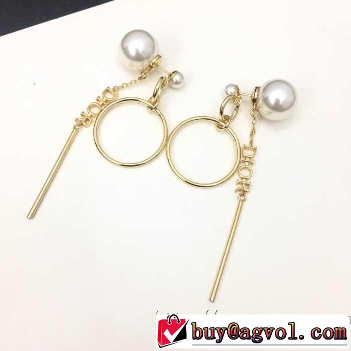 2019春夏も引き続きトレンド ピアス 今期注目のブランドトレンド ディオール DIOR 大人のカジュアルスタイル