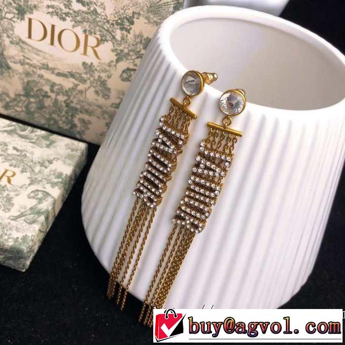 新作コレクションを見る ディオール2019年の春夏に着たい DIOR 馴染みやすいスタイル美品 ピアス