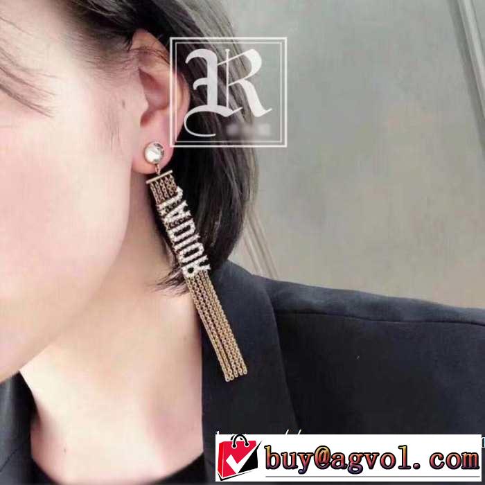 新作コレクションを見る ディオール2019年の春夏に着たい DIOR 馴染みやすいスタイル美品 ピアス