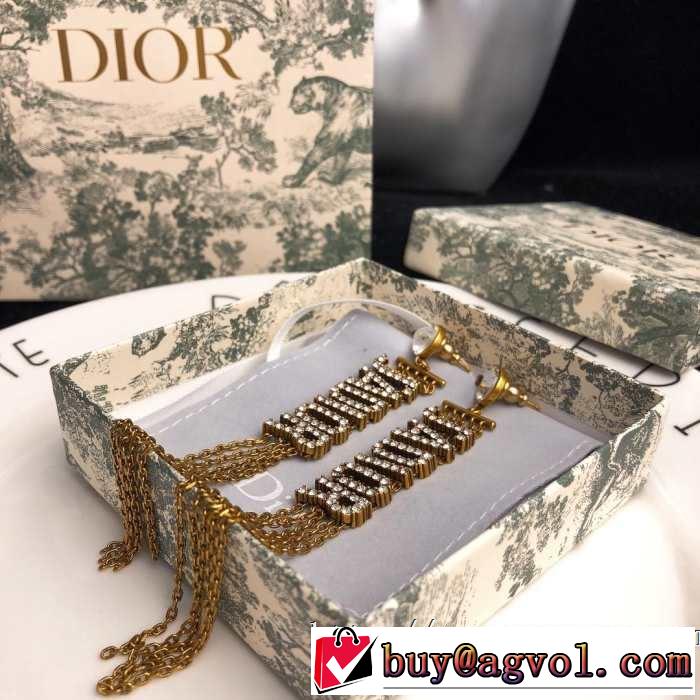 新作コレクションを見る ディオール2019年の春夏に着たい DIOR 馴染みやすいスタイル美品 ピアス