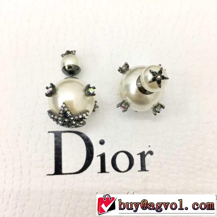 オシャレな印象に ディオール 2019春夏も引き続き人気セール DIOR おしゃれ上級者に挑戦 ピアス 春夏らしい華やか