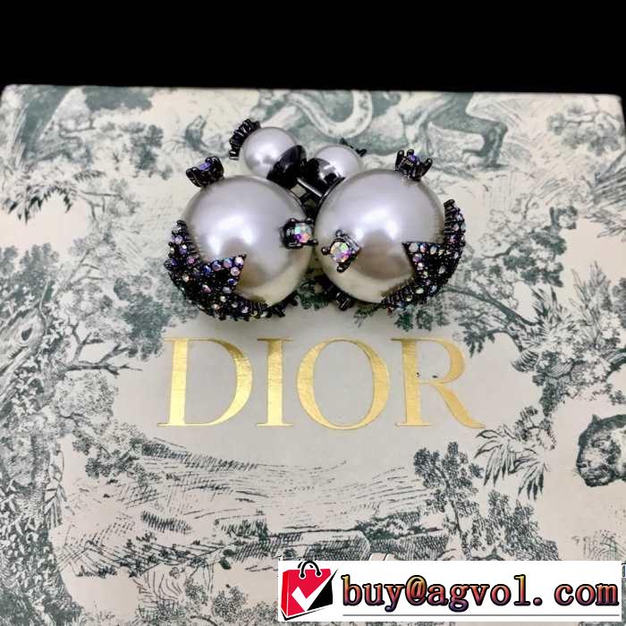 オシャレな印象に ディオール 2019春夏も引き続き人気セール DIOR おしゃれ上級者に挑戦 ピアス 春夏らしい華やか