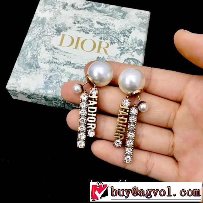 ピアス ディオール きちんと感が抜群 DIOR 夏らしい季節感 2019即旬な装いに クールな印象を引き立て
