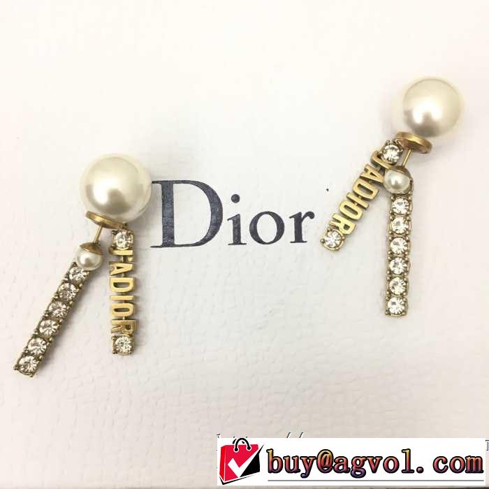 ピアス ディオール きちんと感が抜群 DIOR 夏らしい季節感 2019即旬な装いに クールな印象を引き立て
