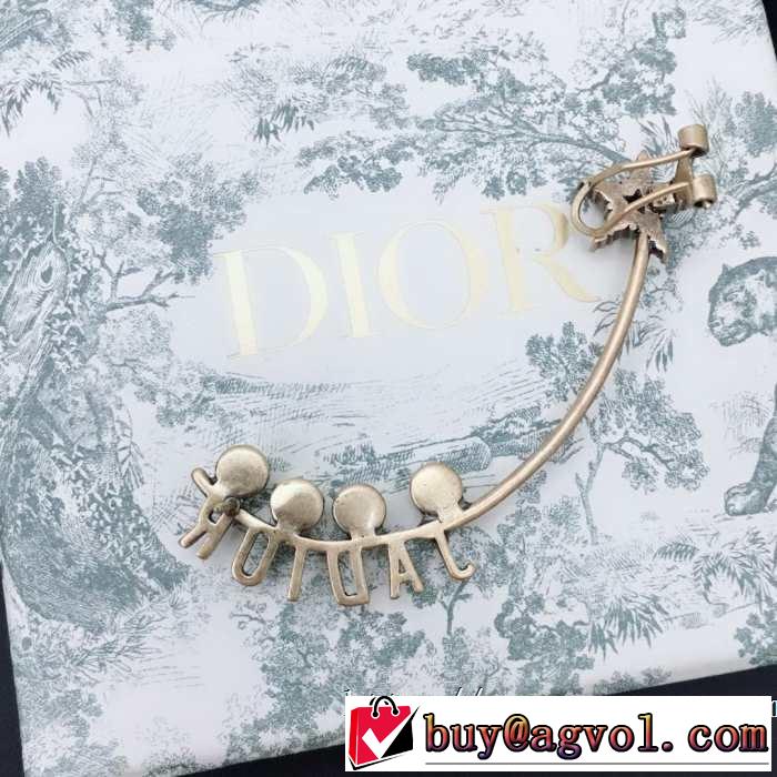 グッと大人っぽい印象に ディオール DIOR 2019年の夏のマスト ピアス ぐっと鮮度がアップ