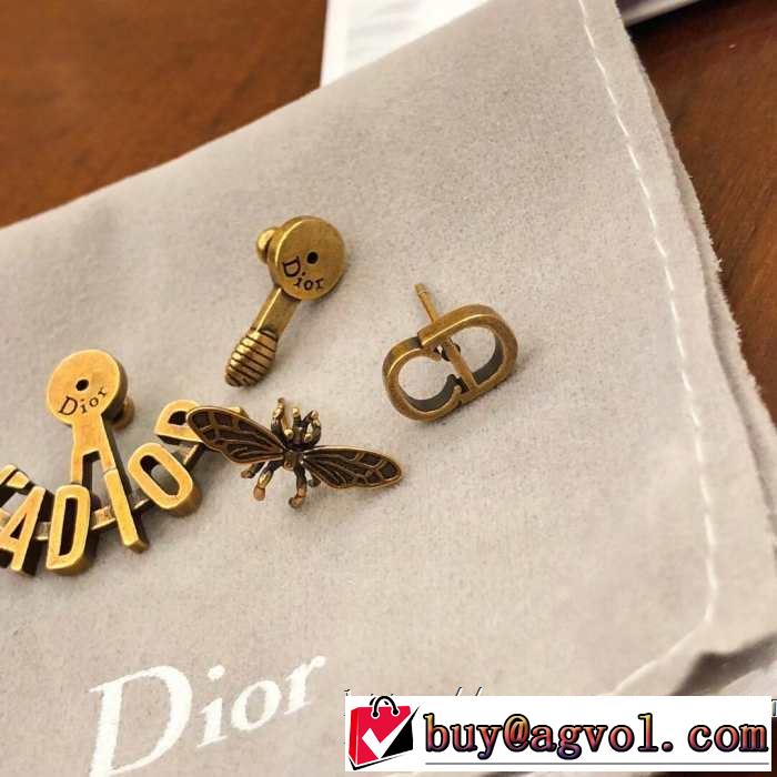 ピアス スタイルUPして着こなす ディオール2019年春夏のトレンドアイテム  DIOR おしゃれな大人の着こなし
