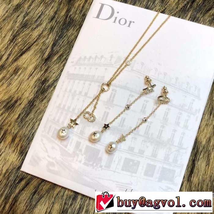 ドレスアップ効果も抜群 ディオール DIOR 2019年春夏流行ファッション ピアス トレンド感があって涼しげ