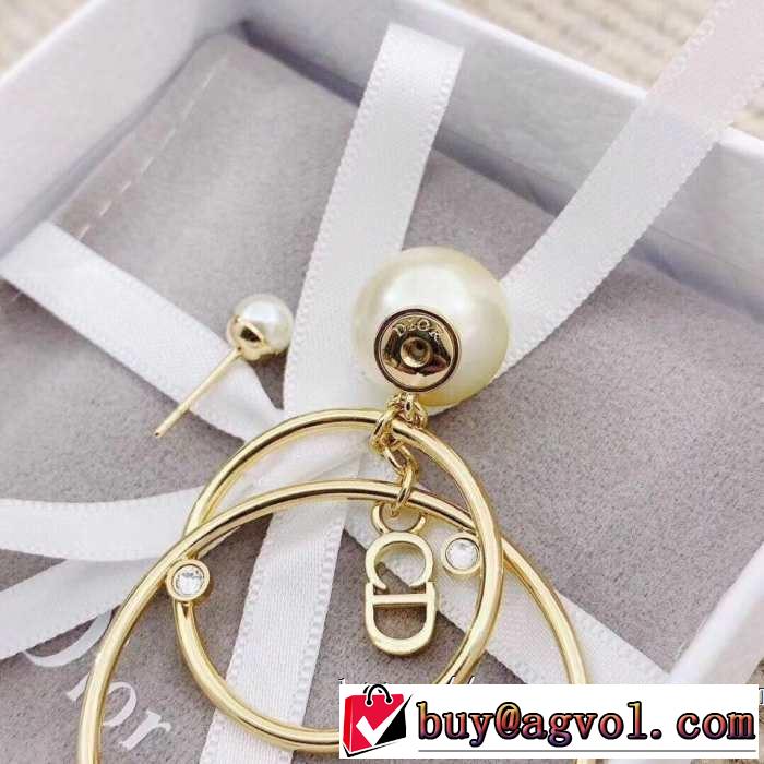 ピアス おすすめ大人かわいい着こなし ディオールリラックス感のある着こなし 2019夏ファション新品  DIOR 春色の最旬の人気アイテム