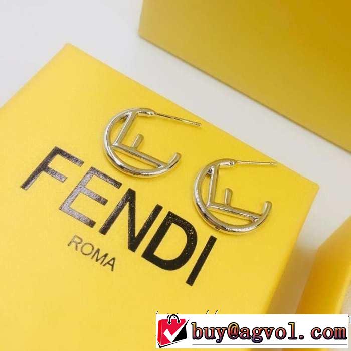 2019春夏も引き続きトレンド 大人のこなれた着こなし フェンディ FENDI 今年もトレンド ピアス