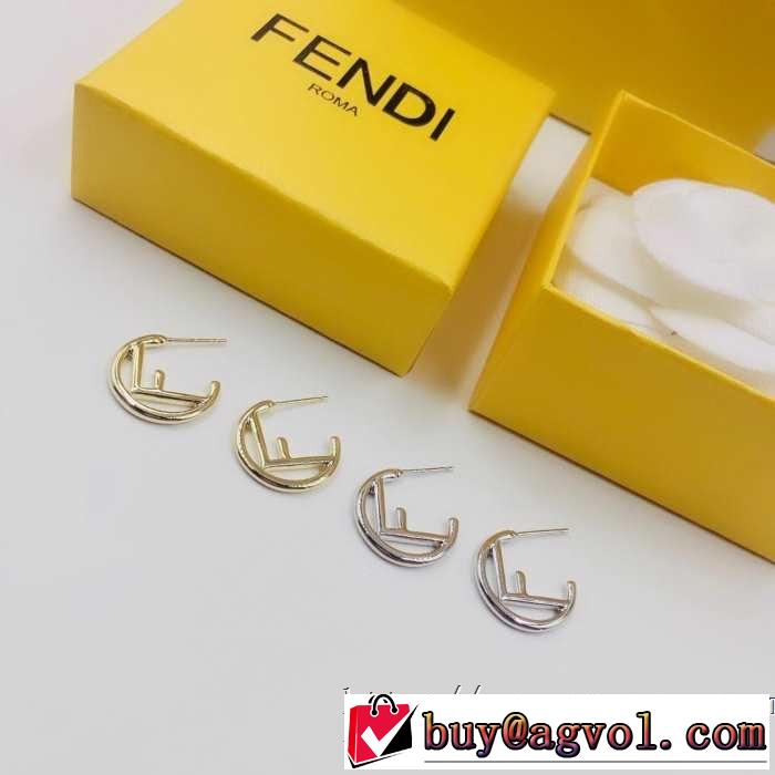 2019春夏も引き続きトレンド 大人のこなれた着こなし フェンディ FENDI 今年もトレンド ピアス