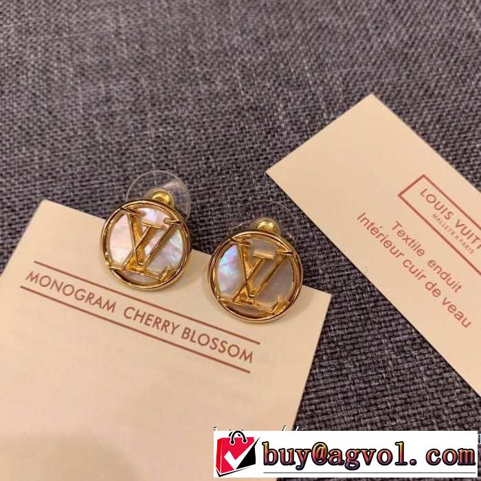 2019即旬な装いに  きちんと感が抜群 ピアス 夏らしい季節感 ルイ ヴィトン LOUIS VUITTON きれいめ上品に