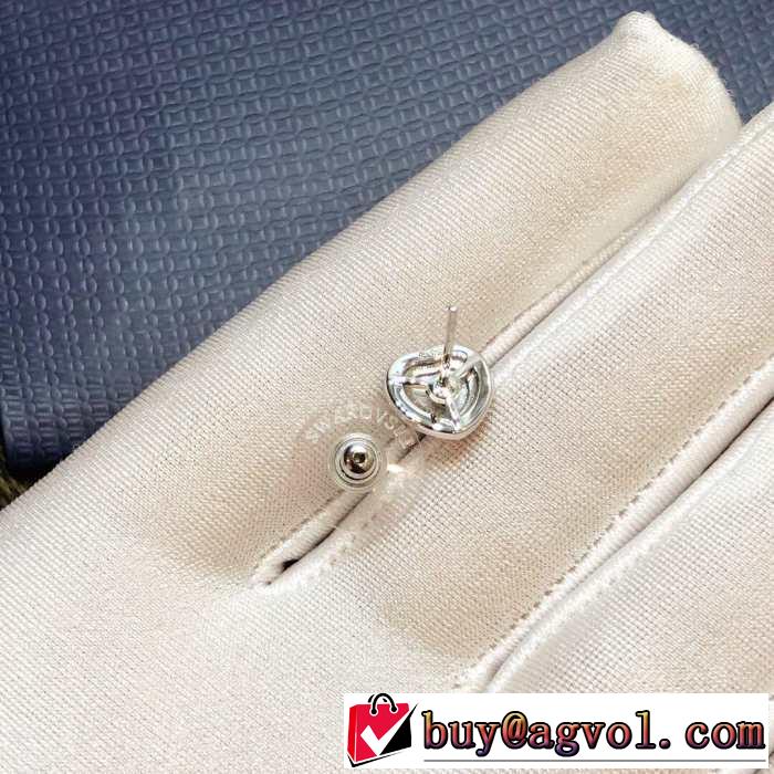 ピアス スワロフスキー SWAROVSKI 春夏シンプルファッションでOK！ 2019春夏の大注目トレンド