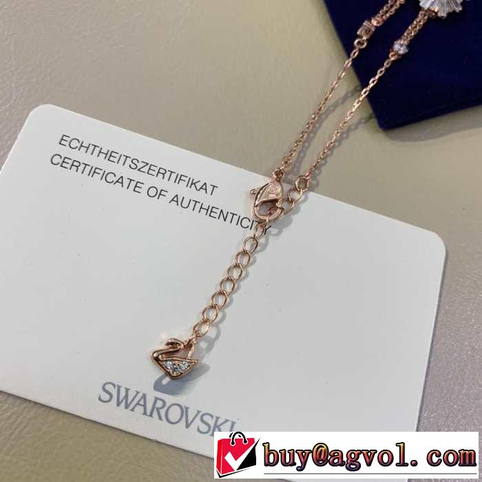 大人の可愛さを引き立て 2019年春夏流行ファッション スワロフスキー SWAROVSKI ブレスレット