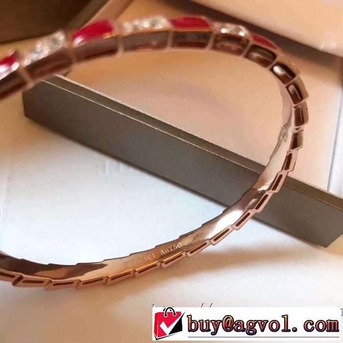 夏の大人カジュアルスタイル ブルガリ リラックススタイルが実現 BVLGARI 2019年最新ファッション ブレスレット