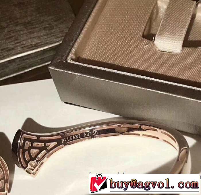 ブレスレット 上品な涼やかさある印象に ブルガリ 2019春夏の大注目トレンドBVLGARI 夏らしい品格が漂う