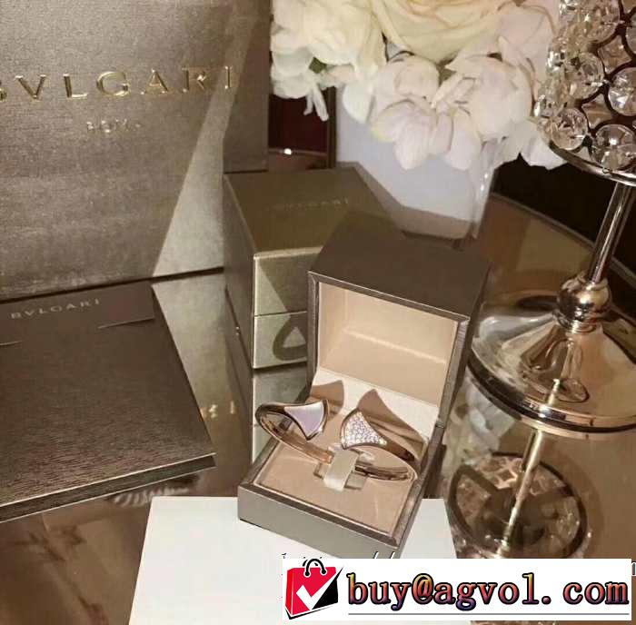 ブレスレット 上品な涼やかさある印象に ブルガリ 2019春夏の大注目トレンドBVLGARI 夏らしい品格が漂う
