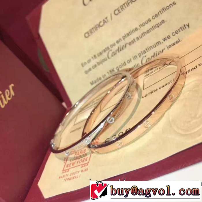 おしゃれな夏ファッション2019カルティエ CARTIER 季節感のあるファッション ブレスレット 気持ちいい真夏日にぴったり 