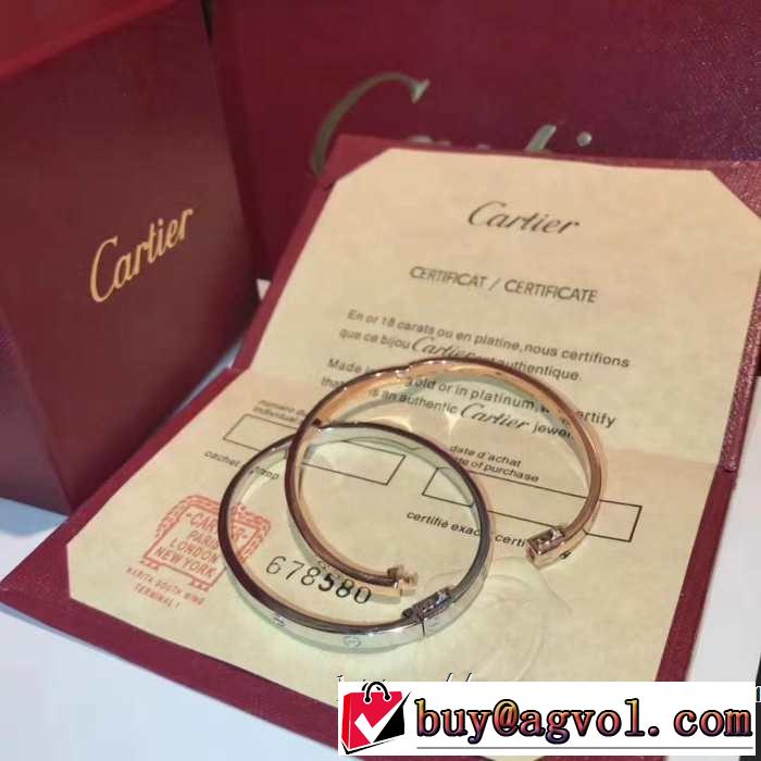 おしゃれな夏ファッション2019カルティエ CARTIER 季節感のあるファッション ブレスレット 気持ちいい真夏日にぴったり
