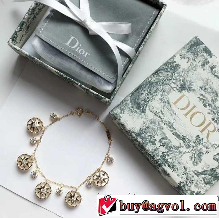 ぜひ今年のトレンドをチェック  ブレスレット 2019年春夏のトレンドアイテムディオール DIOR